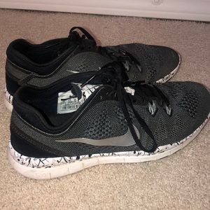 NIKE FREE RUN RUNNING SHOES